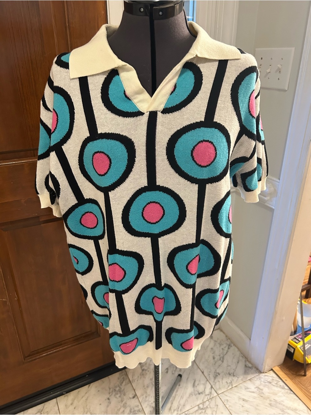 Men's Cream V-Neck Sweater with Turquoise & Pink Graphic Motif